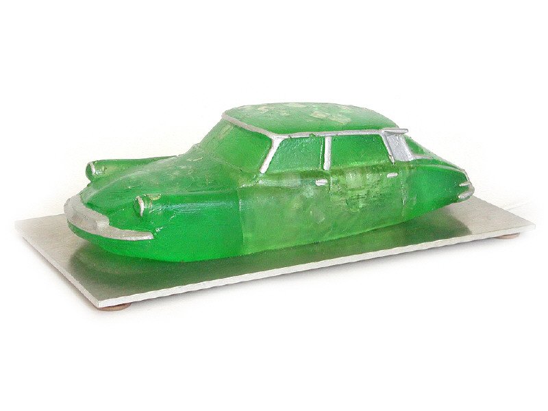 LES ARTS France - Citroën DS 19, long 26cm, en résine translucide, d inspiration GEGE, fait office de lampe, réalisé pour les 40 ans de la DS, vert -.jpg