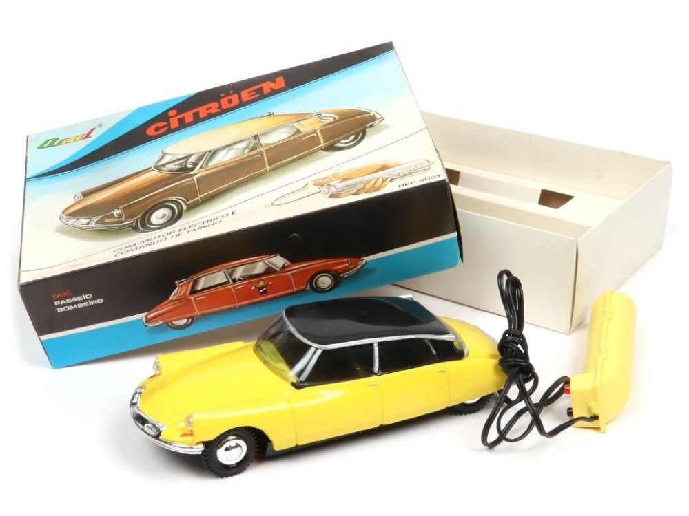 OSUL (Portugal) -4001- Citroën DS 19 Téléguidée, long 22cm,moteur à piles, jaune toit noir - Couleur peu courante -.jpg